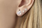 delicate2-earrings3-model4.jpg